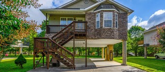CLOSE to the heart of Pigeon Forge w/flat,EZ parking, near the river & free Wifi