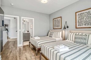 4 bedrooms, iron/ironing board, WiFi, bed sheets