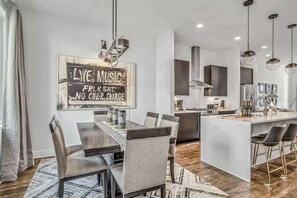 Dining - Nashville Cowgirl Stay – Rooftop Views (Nashville)