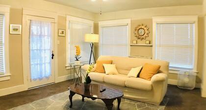 King Bed/Sleeps 4/Furnished Private APT/In-Unit Washer Dryer/Smart HDTV