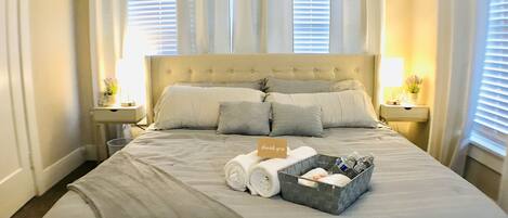 1 habitación, caja de seguridad en la habitación y escritorio