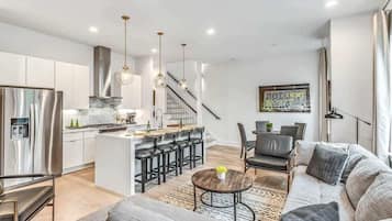 Televisión y chimenea