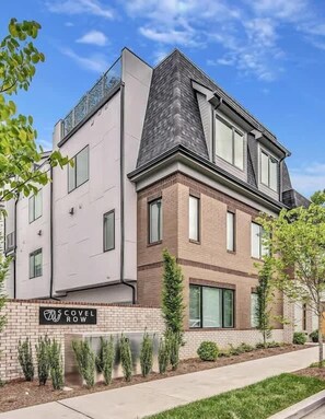 Exterior - Scovel Row • Rooftop • Near Broadway (Nashville)