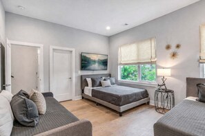 4 Schlafzimmer, Bügeleisen/Bügelbrett, Reisekinderbett, WLAN