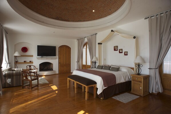 Studio Suite Grand, pemandangan kolam renang | Setrika/meja setrika, Wi-Fi gratis, dan seprai linen