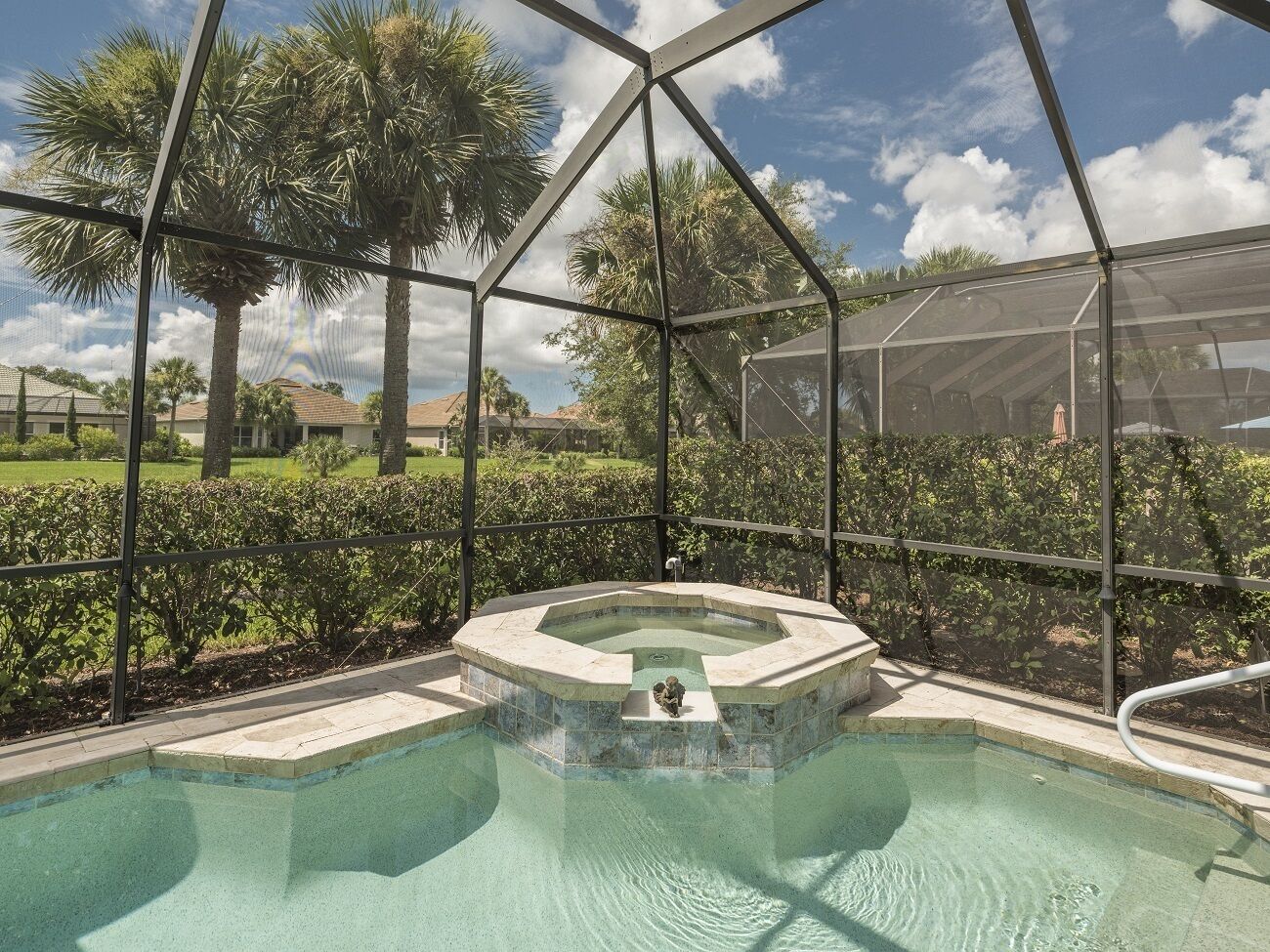 Luxury 4+ BR, south facing, family home with pool/hot tub. Madison Park.