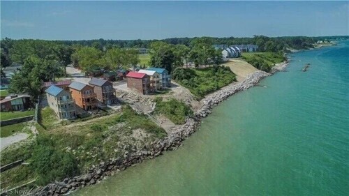 Lakeside Lodge In Between Geneva-on-the-Lake and the Historic Ashtabula Harbor
