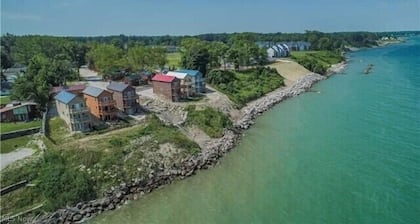 Lakeside Lodge In Between Geneva-on-the-Lake and the Historic Ashtabula Harbor