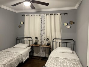4 bedrooms, desk, iron/ironing board, free WiFi