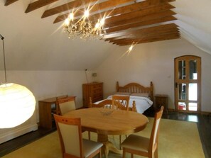 6 Schlafzimmer, Schreibtisch, kostenloses WLAN, Bettwäsche