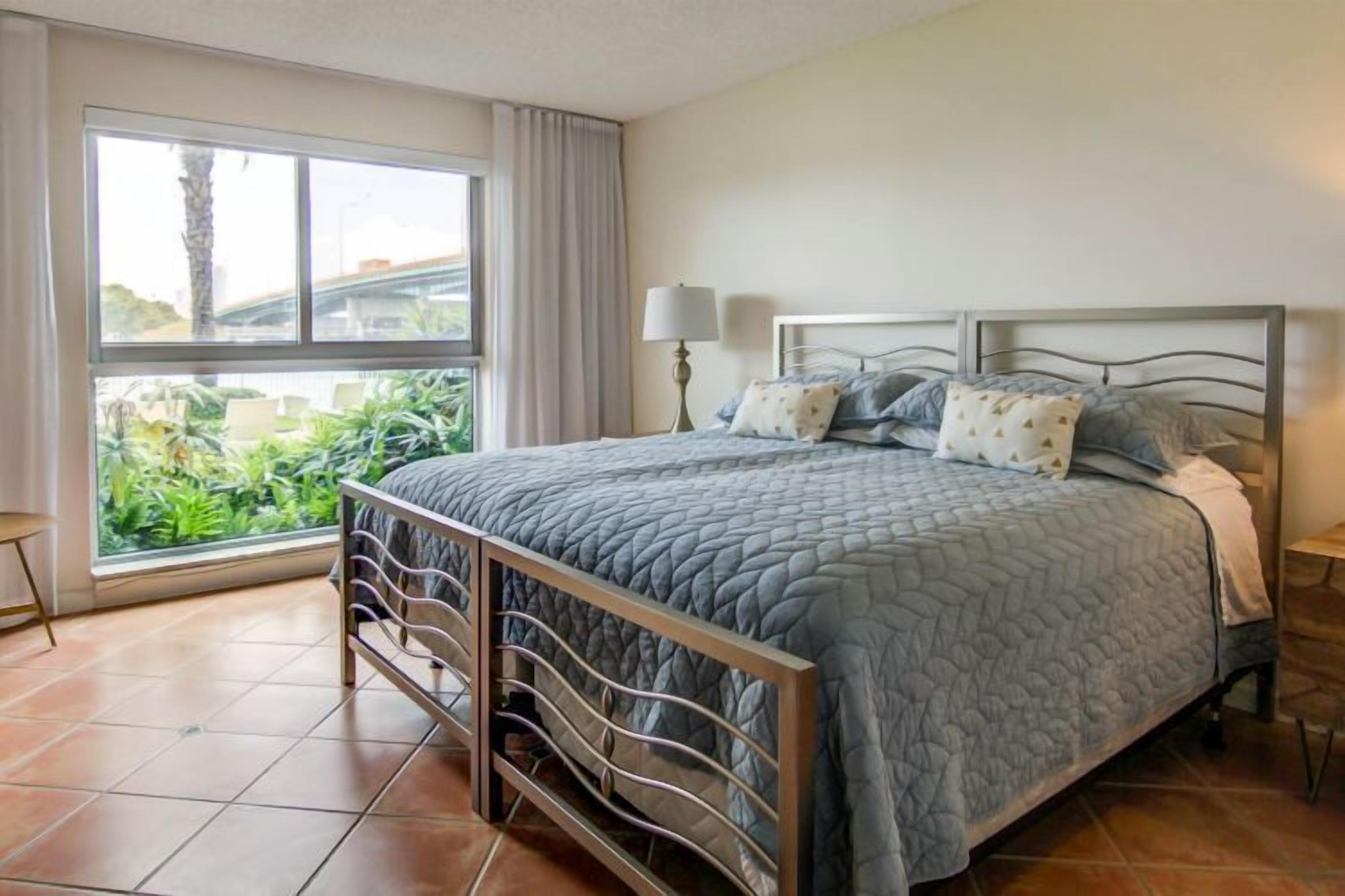 2 bedrooms, iron/ironing board, Internet
