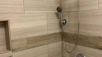 Combinazione doccia/vasca, asciugacapelli, bidet, asciugamani