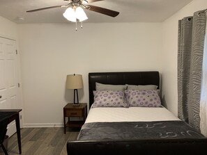 2 habitaciones, escritorio, tabla de planchar con plancha y wifi gratis 