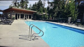 Piscine extérieure, piscine chauffée