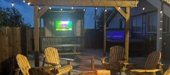 The Bourbon Barrel !NEW patio & firepit area!