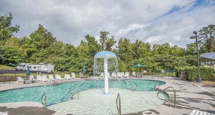 Beautiful first floor Luxury condo, great view, close to everything