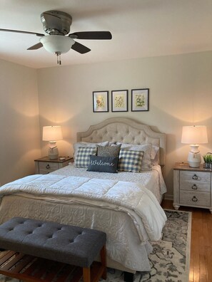 2 chambres, fer et planche à repasser, lit de bébé portatif