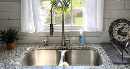 “Granite Getaway Cottage.” An adorable cottage in a quiet family neighborhood