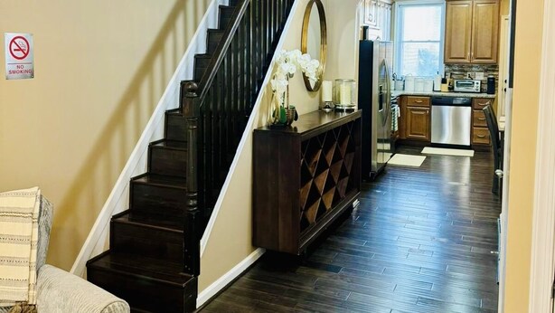Interior - Affordable Furnished LuxuryTownhouse near Stadiums In Baltimore Pig Town. (Baltimore)