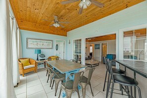Dining - Private Vacation Home - Walk to the beach! (Gulf Shores)