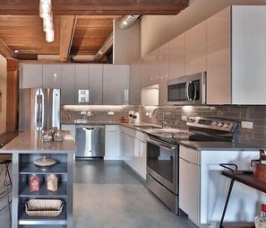 Kühlschrank, Mikrowelle, Ofen, Geschirrspüler