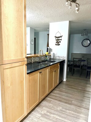 Fridge, microwave, oven, stovetop - Spacious/Quiet 2bdrm, 2 bath with Mountain Views/Pool/Hot Tub/7night Disc!  (Radium Hot Springs)