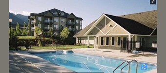 Spacious/Quiet 2bdrm, 2 bath with Mountain Views/Pool/Hot Tub/7night Disc! 