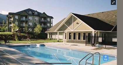 Spacious/Quiet 2bdrm, 2 bath with Mountain Views/Pool/Hot Tub/7night Disc!