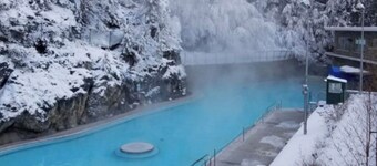 Spacious/Quiet 2bdrm, 2 bath with Mountain Views/Pool/Hot Tub/7night Disc! 