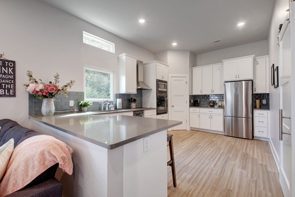 雪櫃、微波爐、焗爐、爐具