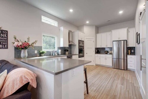 Austin Hilltop Bungalow: Family-Friendly Retreat