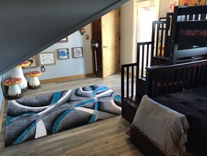 4 slaapkamers, een bureau, een strijkplank/strijkijzer, gratis wifi