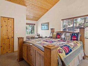 5 bedrooms, travel cot, free WiFi, bed sheets - Valley View Cabin, New Hot Tub, Close to Ski Lifts! (Angel Fire)