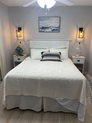 1 bedroom, iron/ironing board, WiFi, bed sheets - Beautiful 1 bedroom, 1 bath, Deeded beach for owners/guests (Gulf Shores)