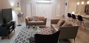 TV, ping pong - French Villa - 3/2 Modern SW Cape Coral Vacation Home with Saltwater Pool (Cape Coral)