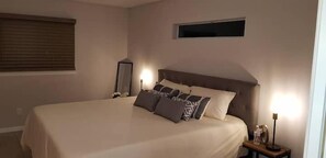 3 bedrooms, iron/ironing board, WiFi, bed sheets - French Villa - 3/2 Modern SW Cape Coral Vacation Home with Saltwater Pool (Cape Coral)