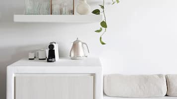 Suite (HOLA) | Área de sala de estar | Televisión LED de 50 pulgadas con canales digitales y televisión