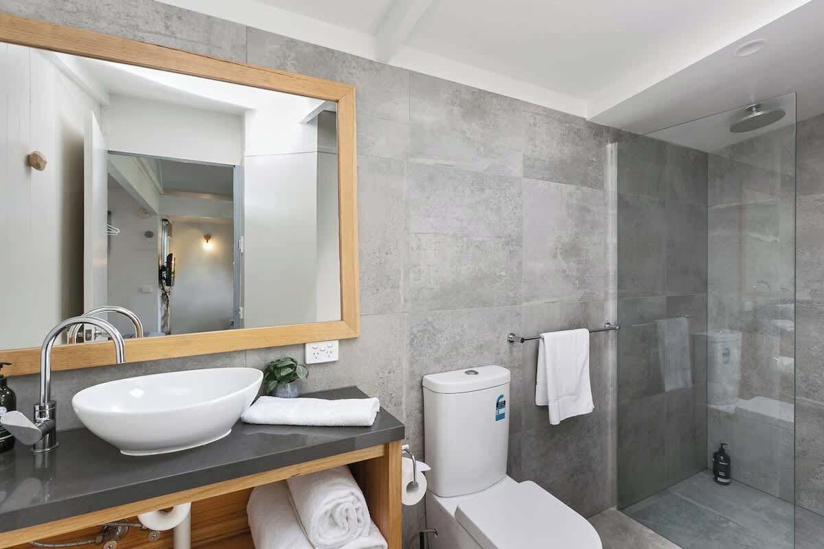 Shower, hair dryer, shampoo