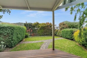Property grounds - Bay Beach Hut ~ Heated Floor ~ 50m Cafes (Apollo Bay)