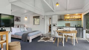 1 habitación, tabla de planchar con plancha, wifi y ropa de cama