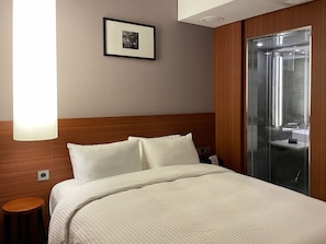 Standard Double | Premium bedding, down comforters, individually decorated, desk