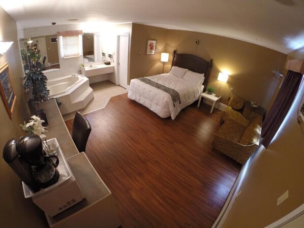 Honeymoon Room | Desk, laptop workspace, free WiFi, bed sheets