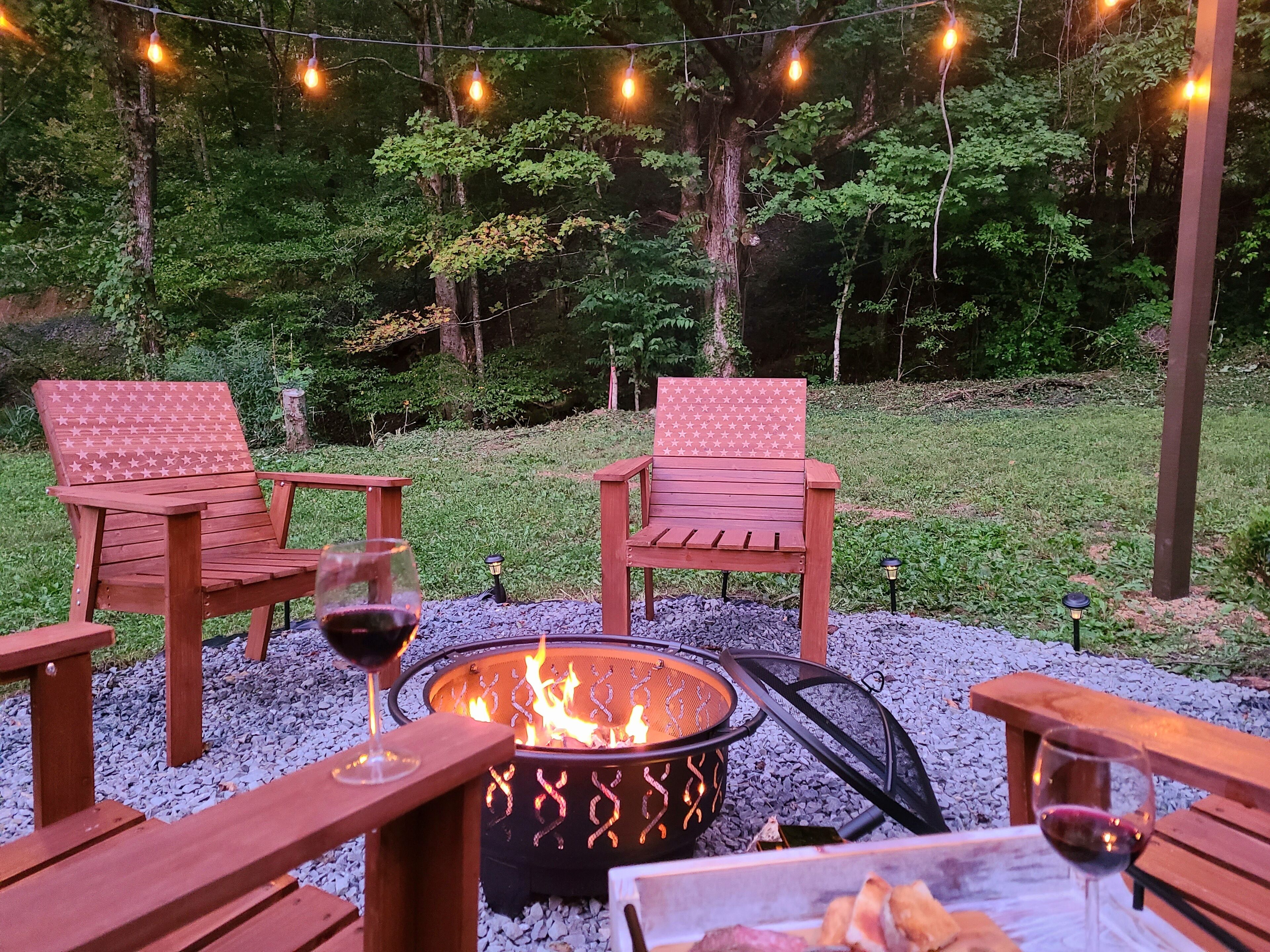Secluded Smoky Mountain Getaway King Size bed, Extra parking, Beautiful backyard
