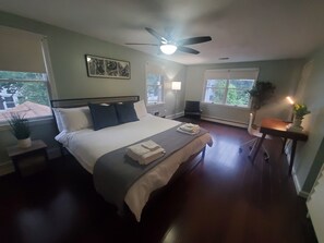 4 bedrooms, desk, iron/ironing board, travel cot