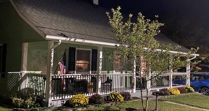 Mayberry Front Porch - 0.5 miles to downtown Mayberry