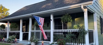 Mayberry Front Porch - 0.5 miles to downtown Mayberry