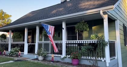 Mayberry Front Porch - 0.5 miles to downtown Mayberry