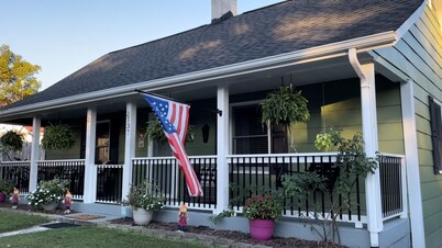 Mayberry Front Porch - 0.5 miles to downtown Mayberry