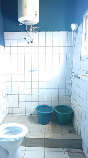 Shower, bidet - UP Residence (Yaoundé)