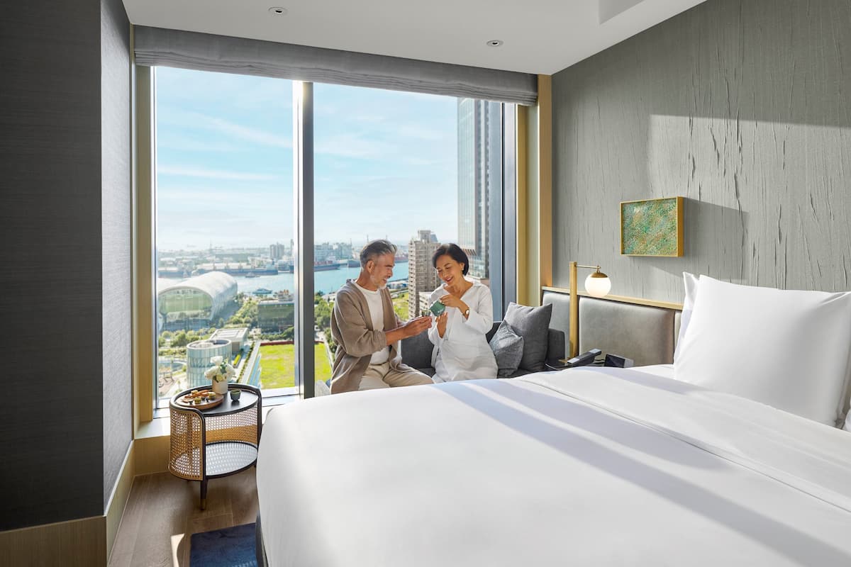 premium bedding, minibar, in-room safe, desk